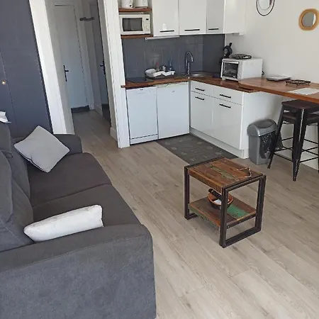 Vue Degagee Et Terrasse, 4 Pers, Piscine, Parking, Entre Port Et *