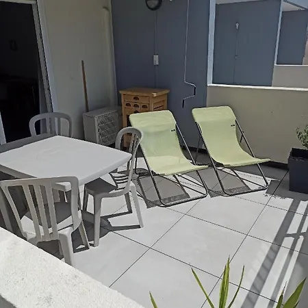 Vue Degagee Et Terrasse, 4 Pers, Piscine, Parking, Entre Port Et * Агд