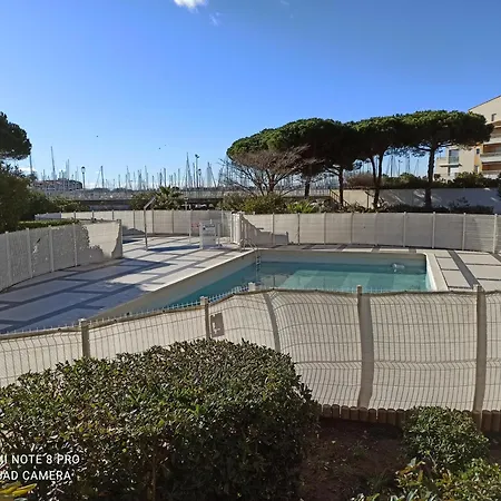 Апартаменти Vue Degagee Et Terrasse, 4 Pers, Piscine, Parking, Entre Port Et Агд