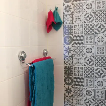 Vue Degagee Et Terrasse, 4 Pers, Piscine, Parking, Entre Port Et Апартаменти