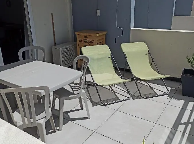 Vue Degagee Et Terrasse, 4 Pers, Piscine, Parking, Entre Port Et * アグド