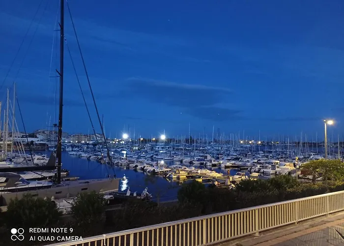 アパート Vue Degagee Et Terrasse, 4 Pers, Piscine, Parking, Entre Port Et