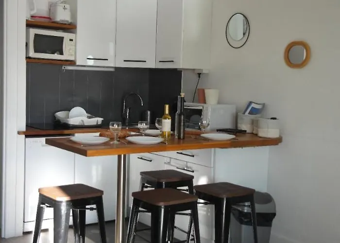 アパート Vue Degagee Et Terrasse, 4 Pers, Piscine, Parking, Entre Port Et *