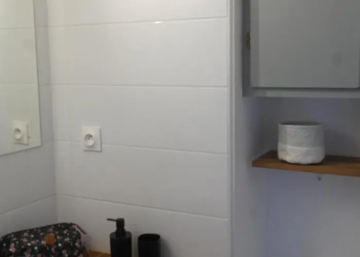 アパート Vue Degagee Et Terrasse, 4 Pers, Piscine, Parking, Entre Port Et